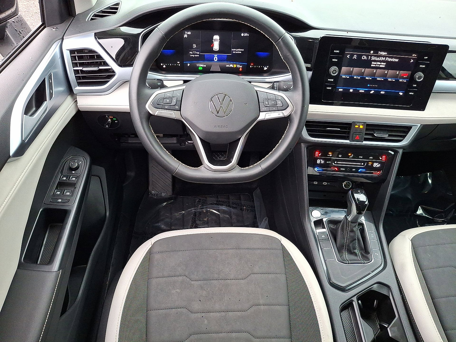 Used 2025 Volkswagen Taos SE FWD image 21