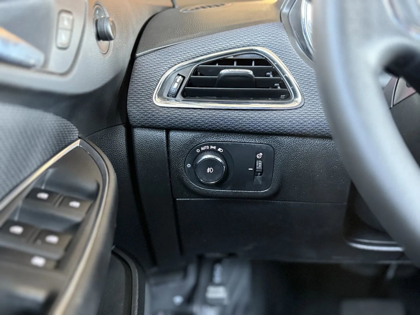 Used 2017 Chevrolet Cruze LT w/ Sun And Sound Package image 25