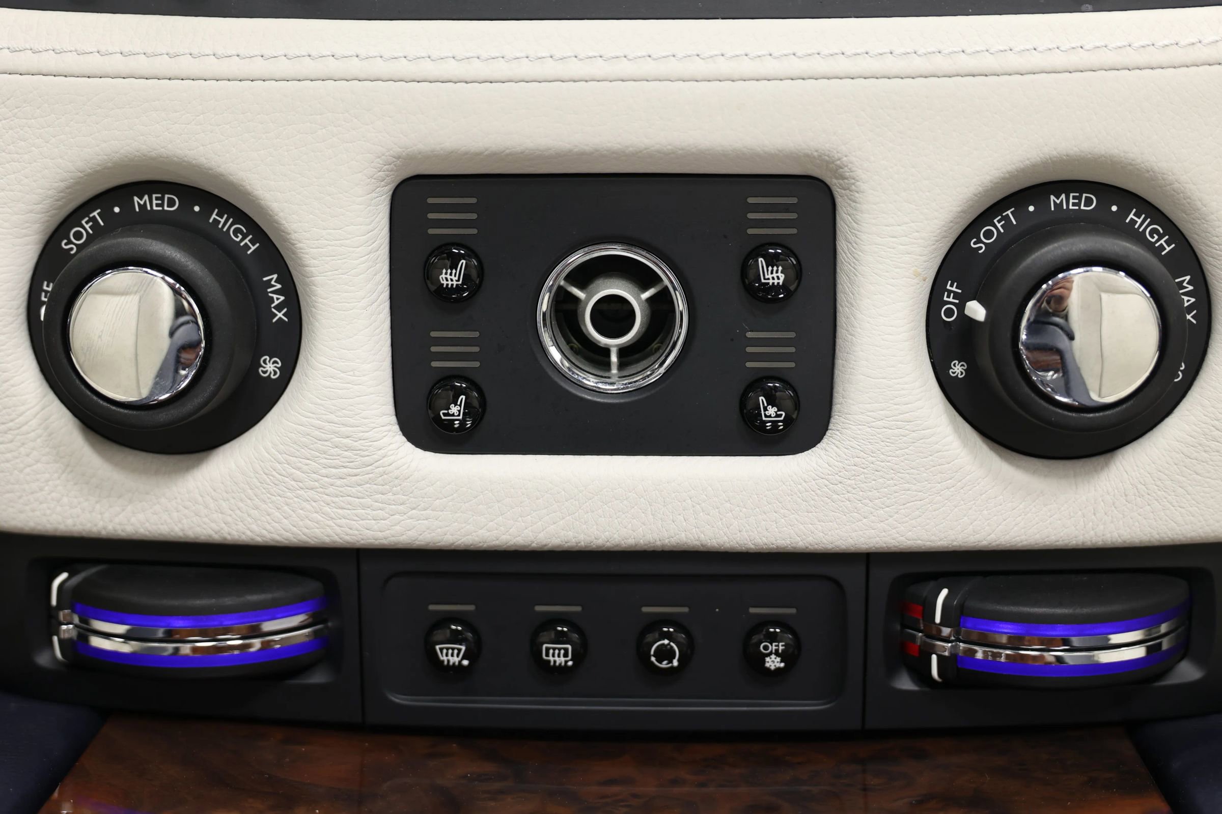 Used 2015 Rolls-Royce Ghost image 47