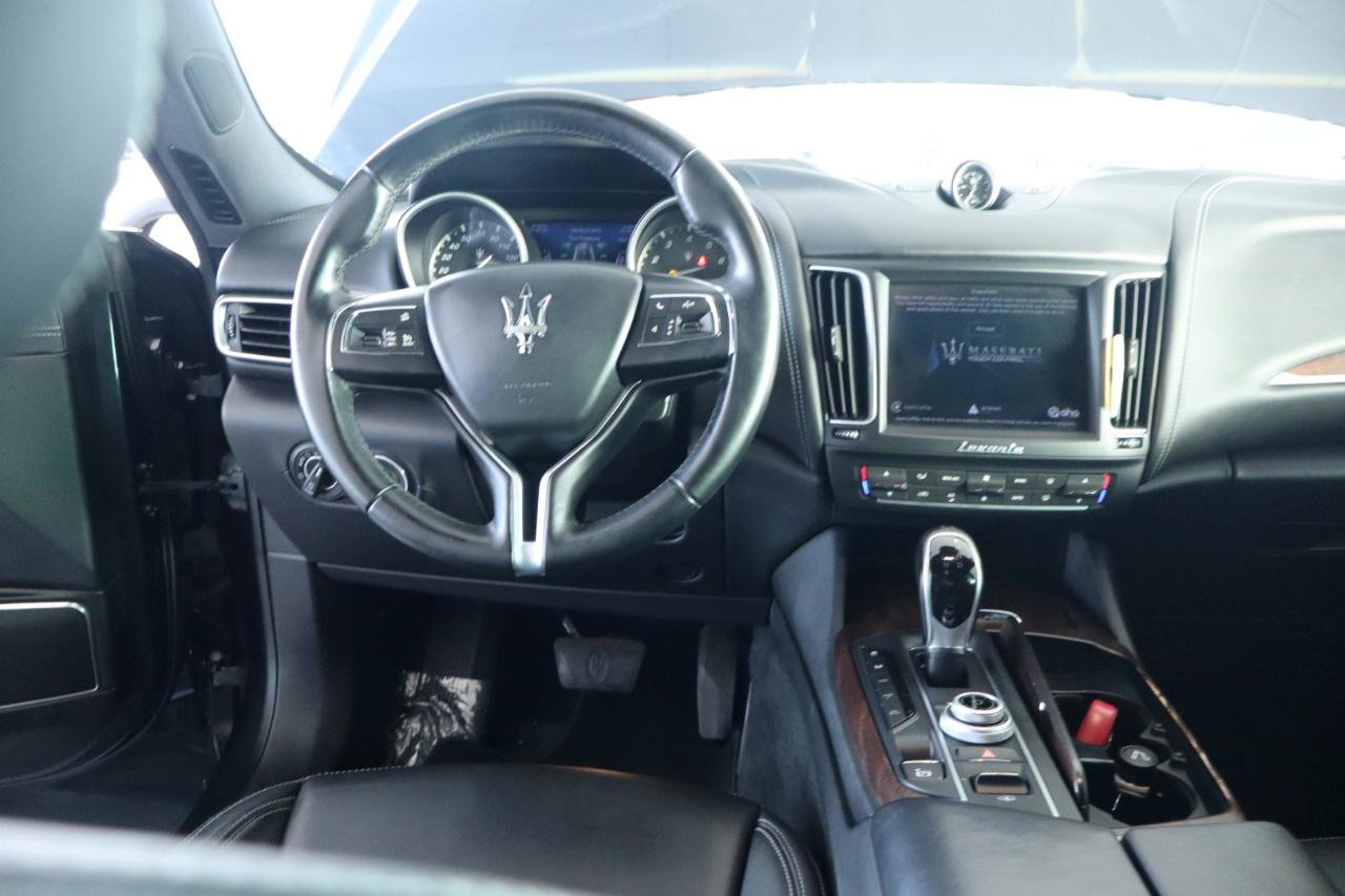 Used 2018 Maserati Levante GranLusso AWD/4WD image 17