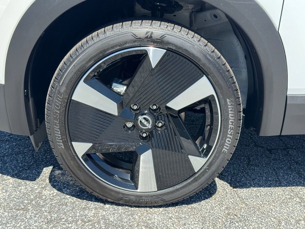 New 2025 Nissan Kicks SR FWD image 9