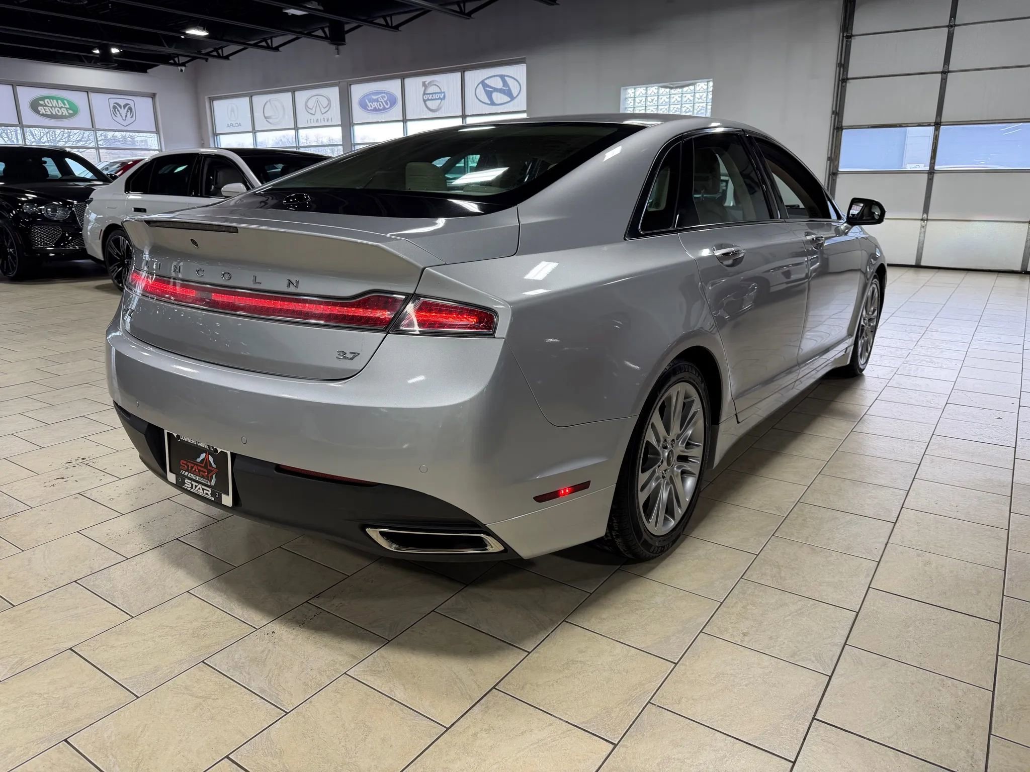 Used 2013 Lincoln MKZ image 4