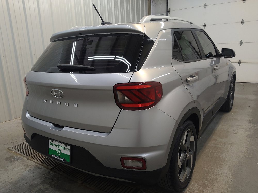 Used 2023 Hyundai Venue SEL FWD image 9