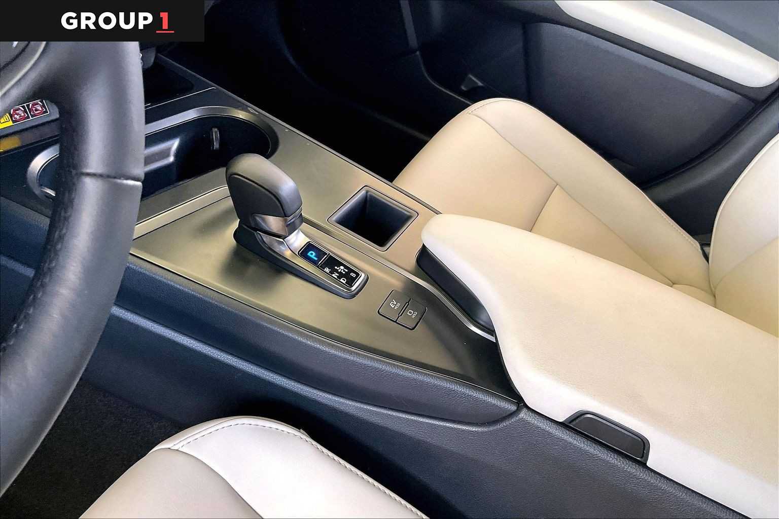 Certified 2026 Lexus UX 300h FWD image 14