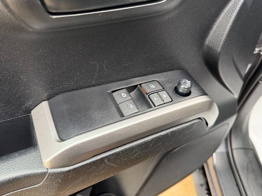 Certified 2022 Toyota Tacoma SR5 AWD/4WD image 9