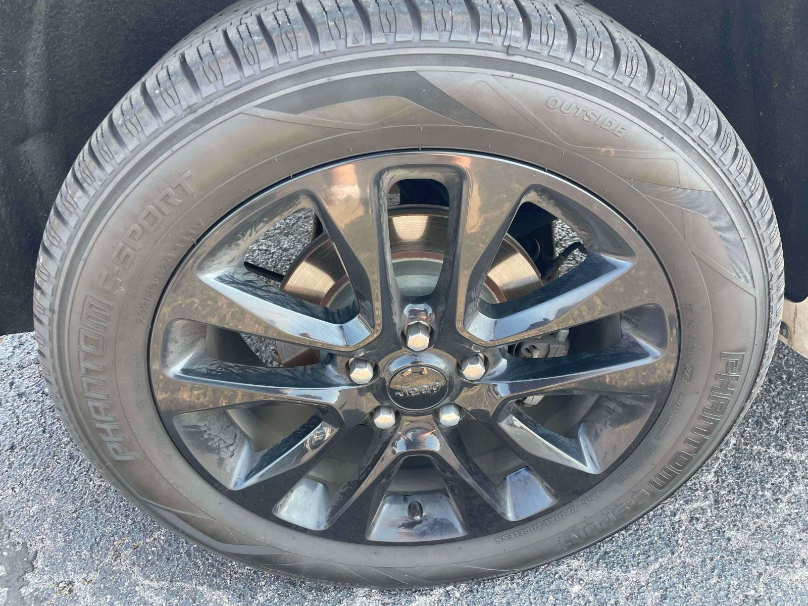 Used 2017 Jeep Grand Cherokee Altitude AWD/4WD image 10