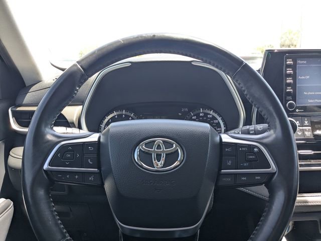 Used 2020 Toyota Highlander XLE AWD/4WD image 23