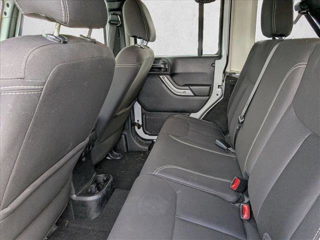 Used 2018 Jeep Wrangler Unlimited Sahara image 17