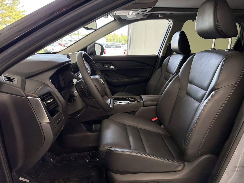 Certified 2025 Nissan Rogue SL w/ Tech Package AWD/4WD image 21