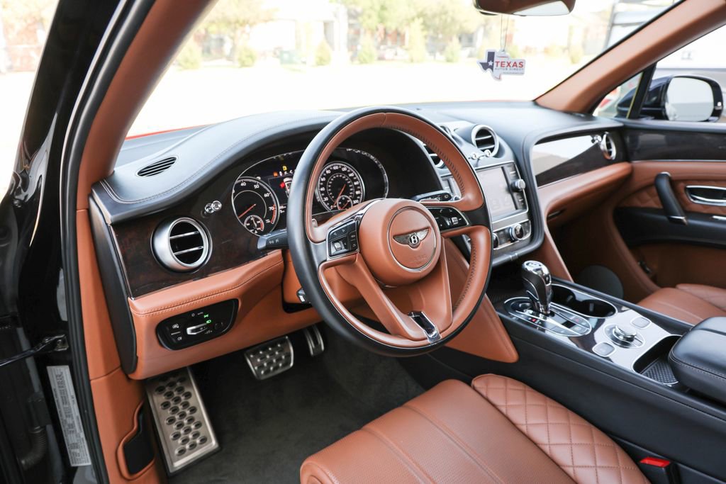 Used 2019 Bentley Bentayga AWD/4WD image 15