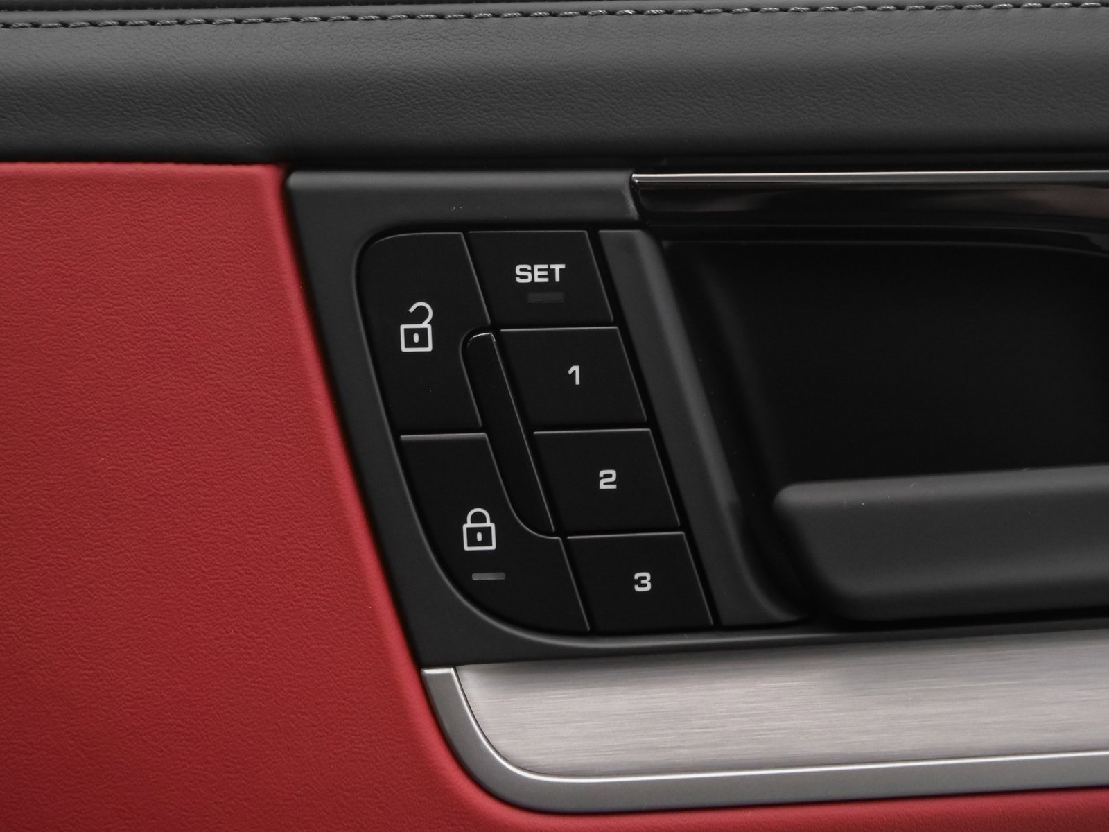 Used 2025 Porsche Cayenne Coupe image 22