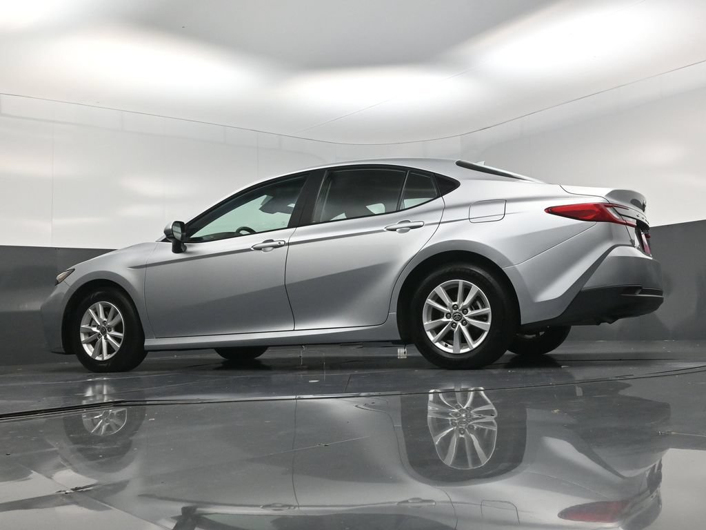 Used 2025 Toyota Camry LE FWD image 18