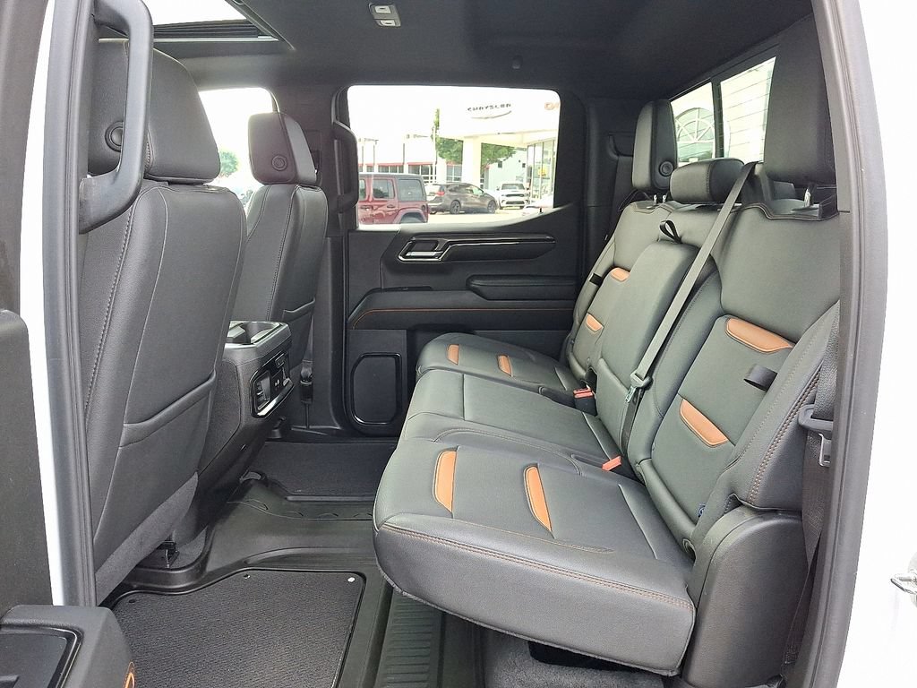 Used 2024 GMC Sierra 1500 AT4 w/ Technology Package AWD/4WD image 10