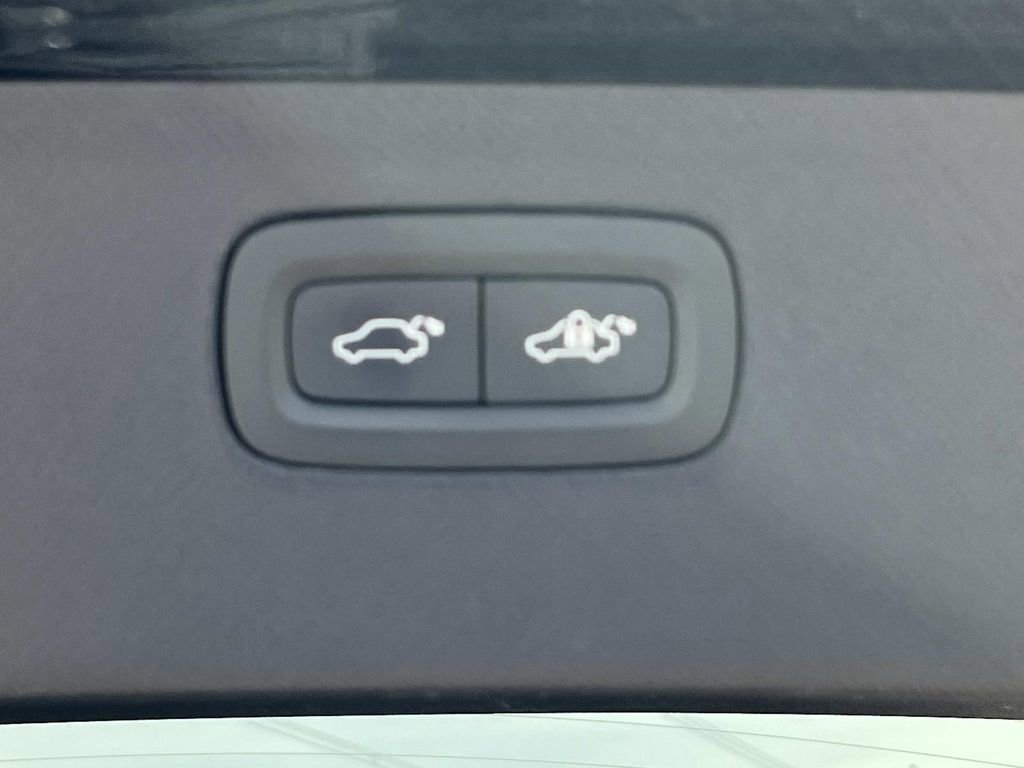 Used 2023 Volvo XC90 B6 Plus w/ Protection Package Premier image 13