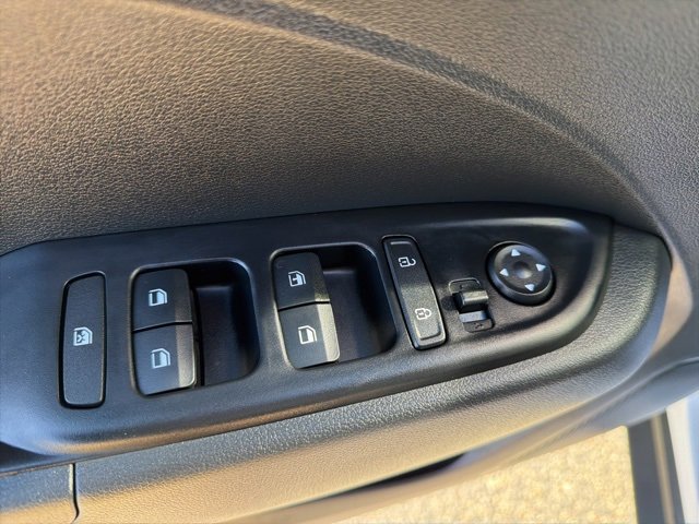 Certified 2025 Hyundai Venue SE image 16