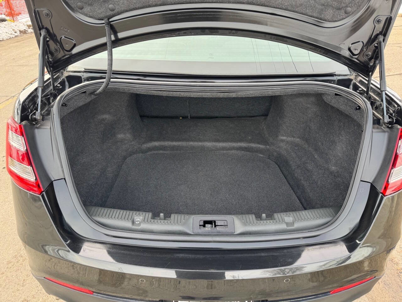 Used 2014 Ford Taurus Limited AWD/4WD image 10