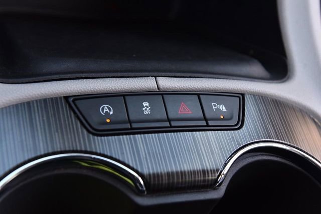 Used 2023 GMC Acadia SLT image 17