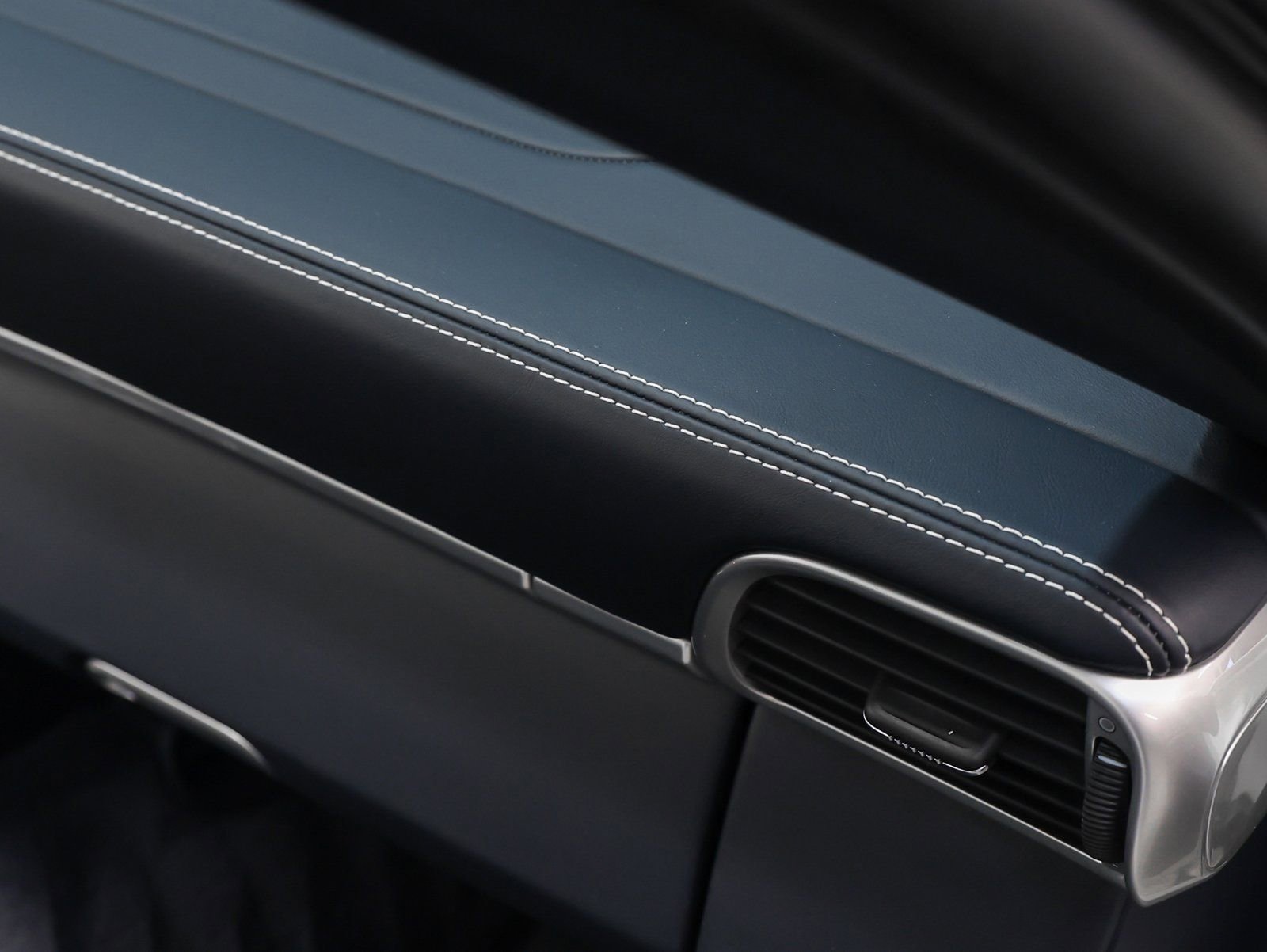 Used 2011 Porsche 911 Turbo S image 29