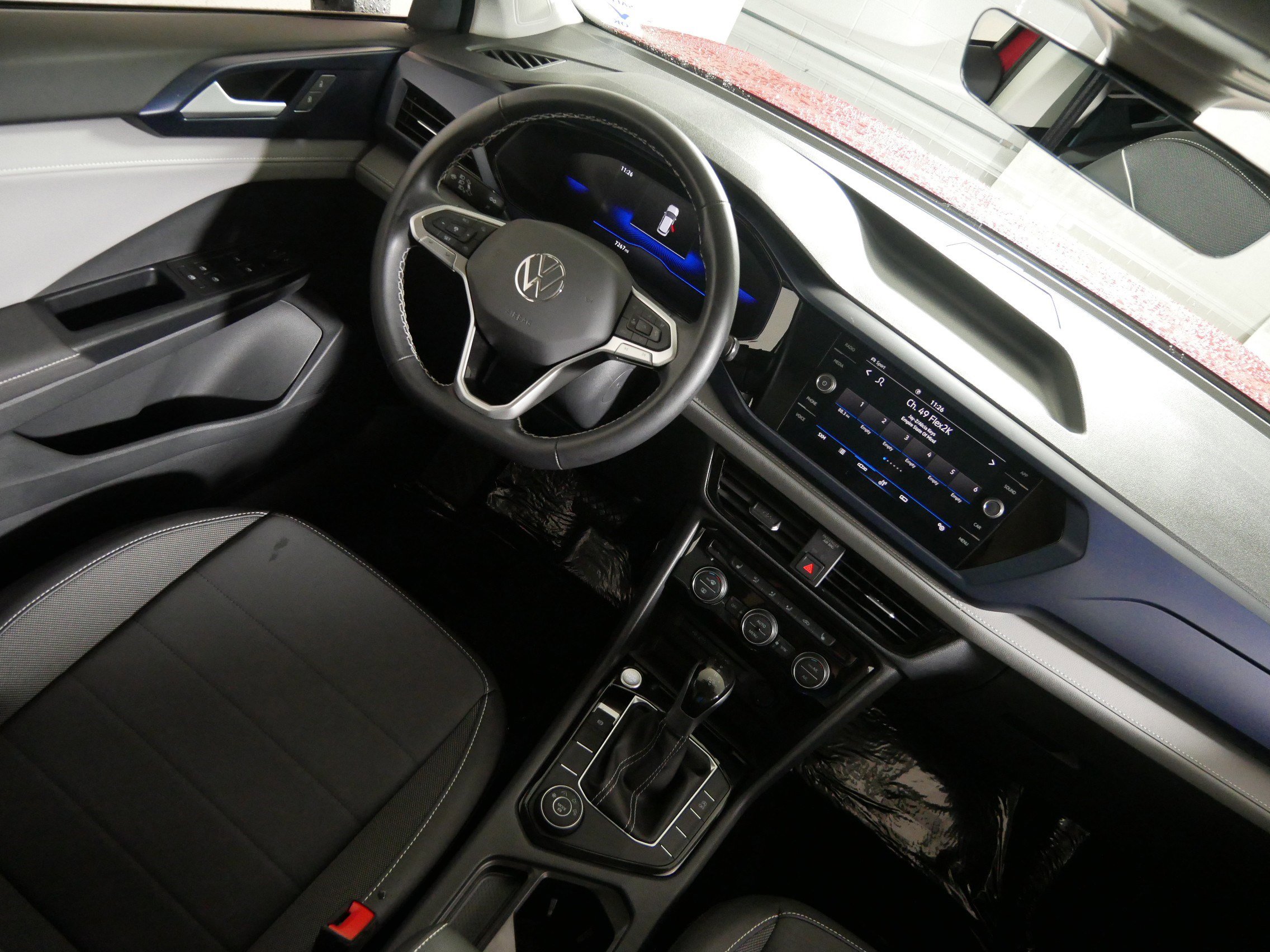 Used 2024 Volkswagen Taos SE image 9