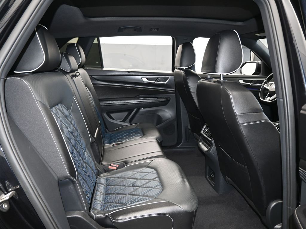 Used 2024 Volkswagen Atlas Cross Sport SEL Premium R-Line image 44