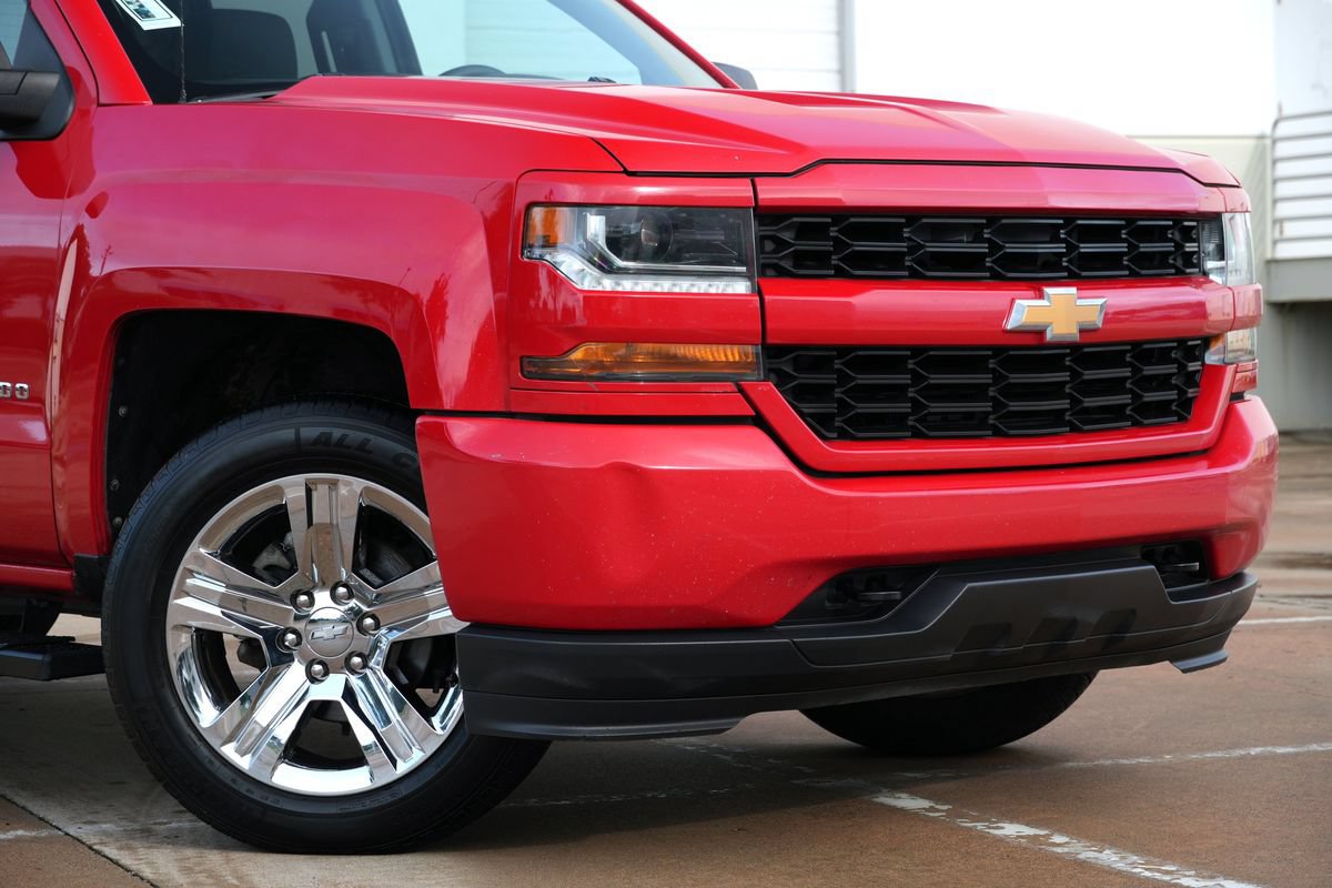 Used 2018 Chevrolet Silverado 1500 Custom w/ Custom Convenience Package RWD image 17