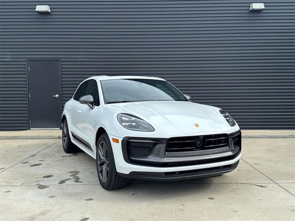 Certified 2025 Porsche Macan Turbo image 9