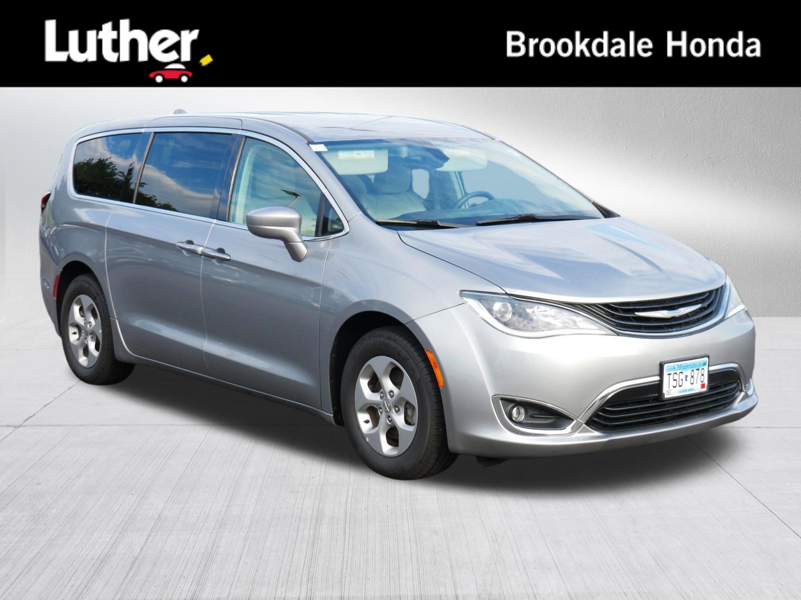Used 2018 Chrysler Pacifica Touring Plus FWD image 1