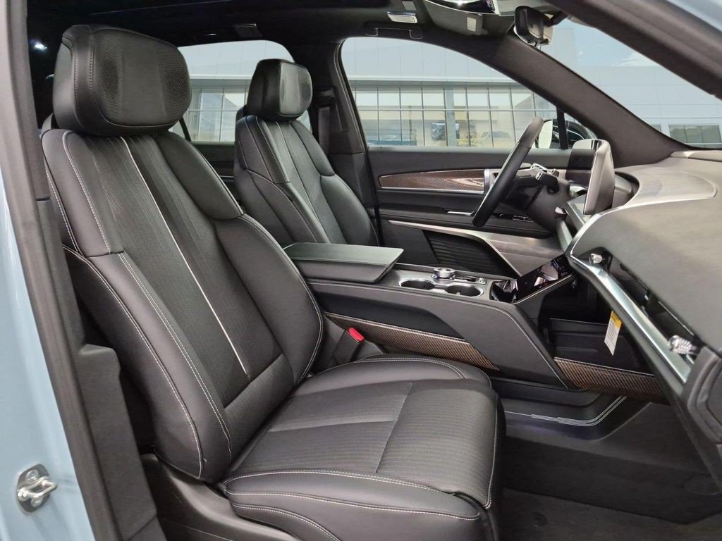 Certified 2026 Cadillac Vistiq Sport AWD/4WD image 13