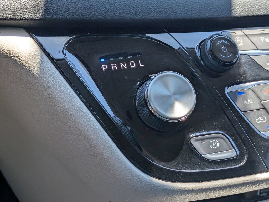Used 2023 Chrysler Pacifica Touring-L FWD image 24