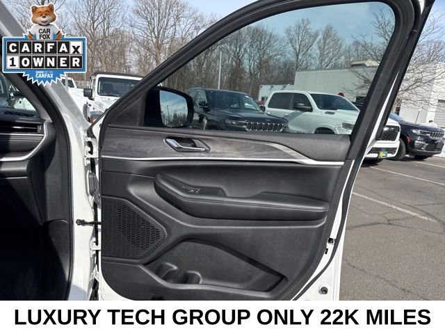Used 2023 Jeep Grand Cherokee Limited w/ Luxury Tech Group II image 32