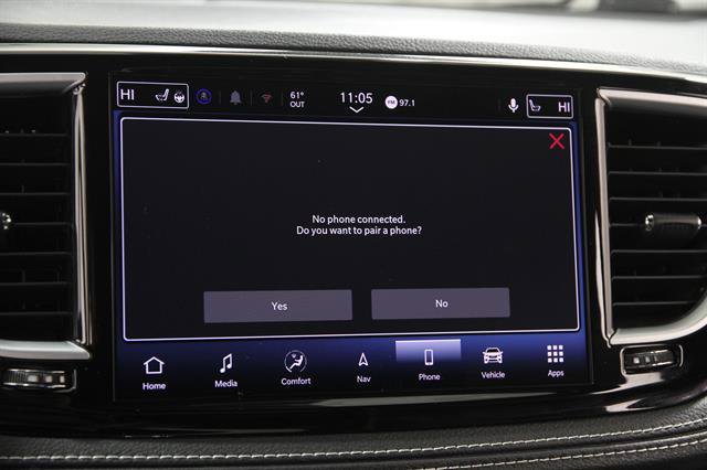 Used 2025 Chrysler Pacifica Limited image 13