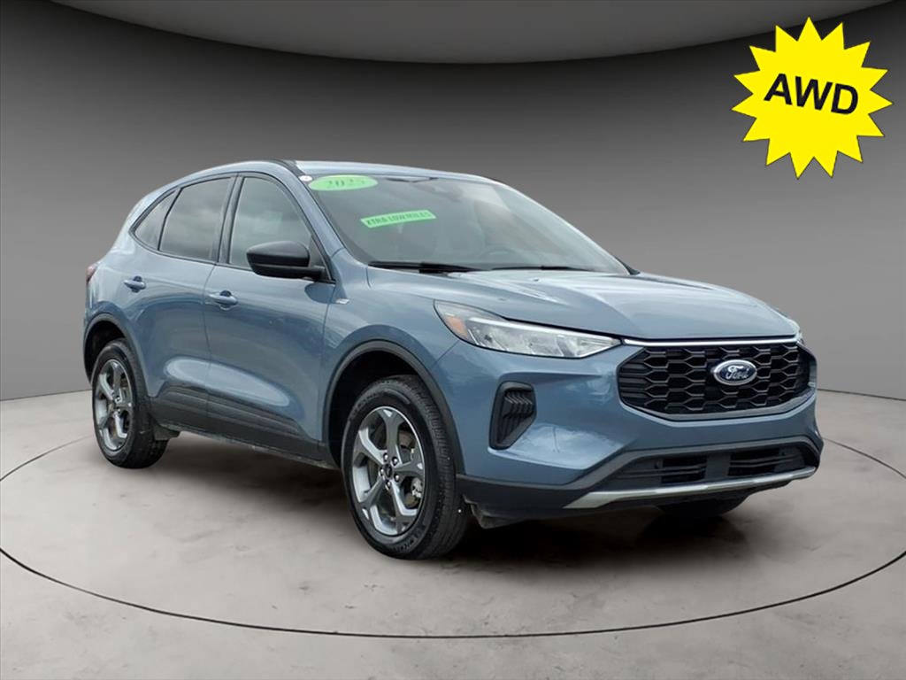 Used 2025 Ford Escape ST-Line w/ Cold Weather Package AWD/4WD image 1
