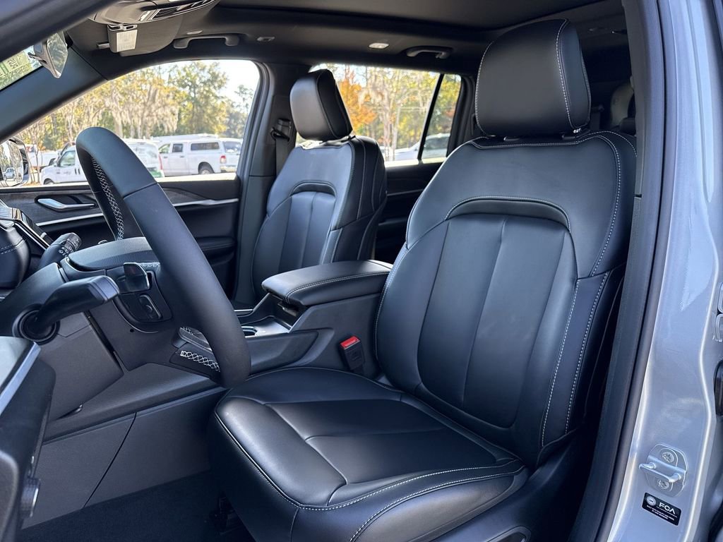 New 2025 Jeep Grand Cherokee L Limited w/ Trailer Tow Package image 11