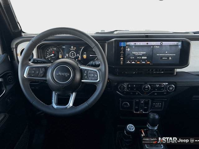Used 2025 Jeep Wrangler Unlimited Sahara AWD/4WD image 12