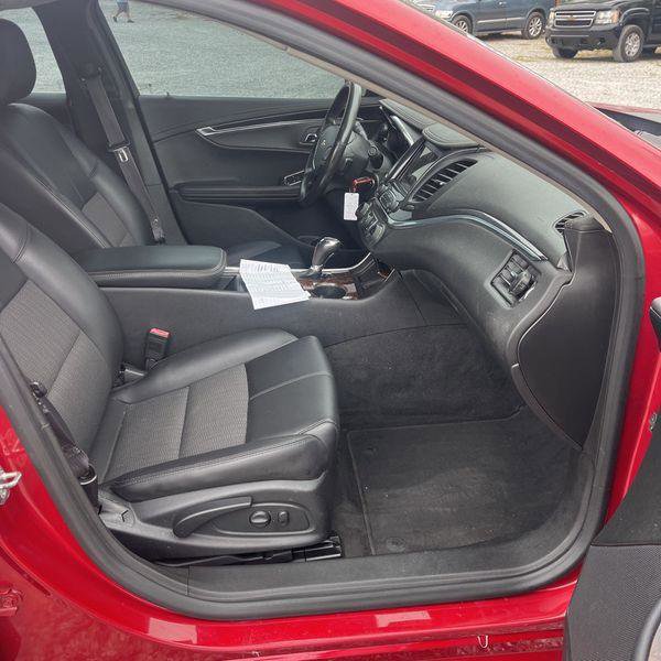 Used 2015 Chevrolet Impala LT w/ Convenience Package image 20