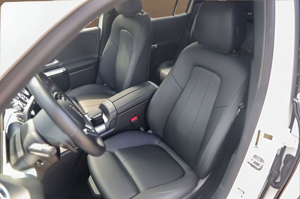 Used 2023 Mercedes-Benz EQB 350 4MATIC SUV image 7