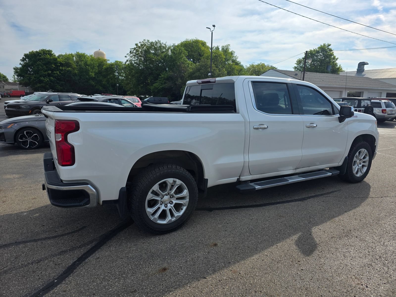 Used 2023 Chevrolet Silverado 1500 LTZ AWD/4WD image 3