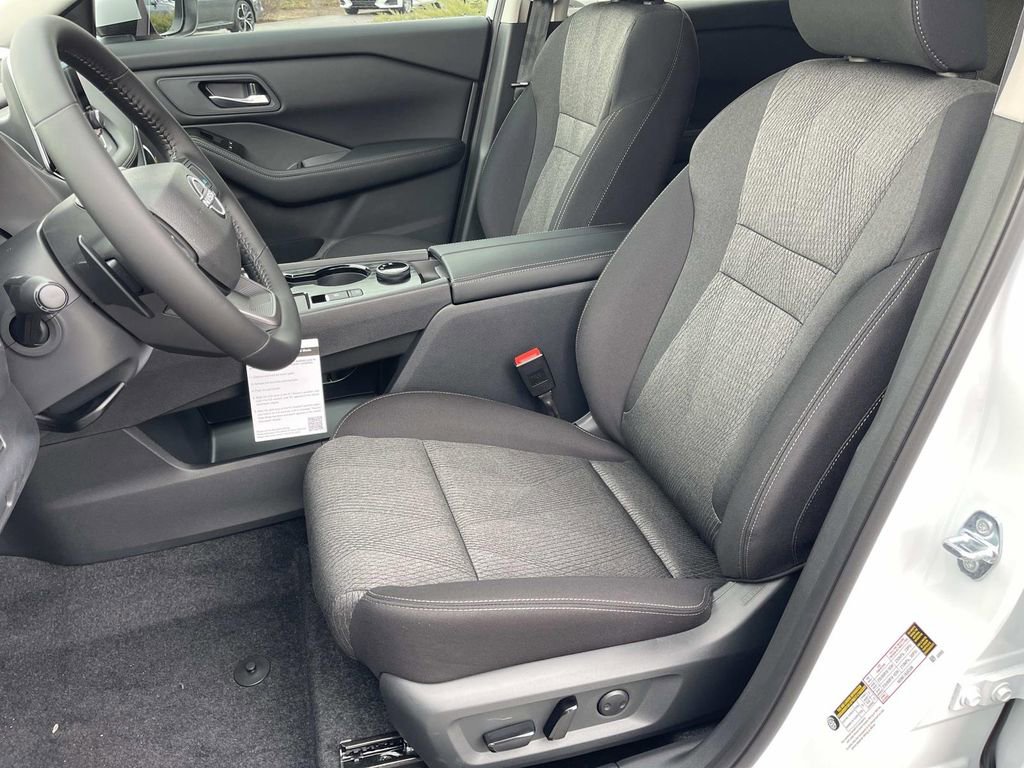 New 2026 Nissan Rogue SV w/ Cold Weather Package AWD/4WD image 18