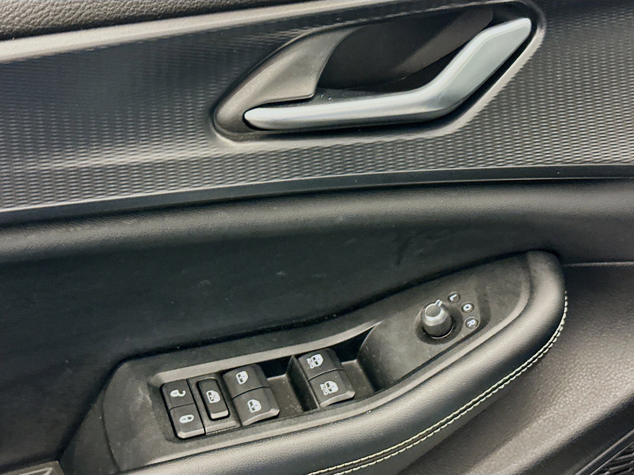 Used 2023 Jeep Grand Cherokee L Laredo image 15