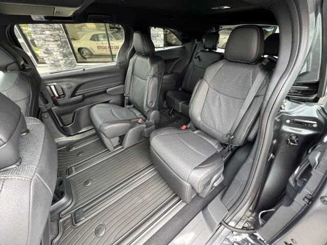 Used 2025 Toyota Sienna Limited AWD/4WD image 2