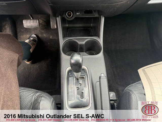 Used 2016 Mitsubishi Outlander SEL image 21