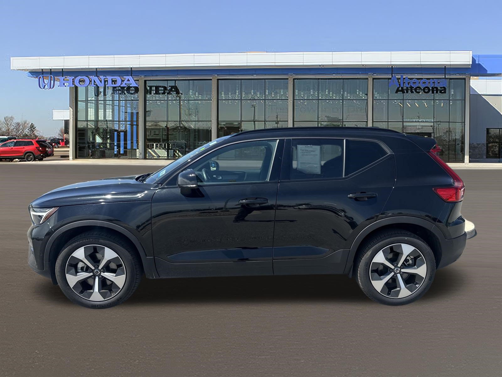 Used 2026 Volvo XC40 B5 Plus AWD/4WD image 2