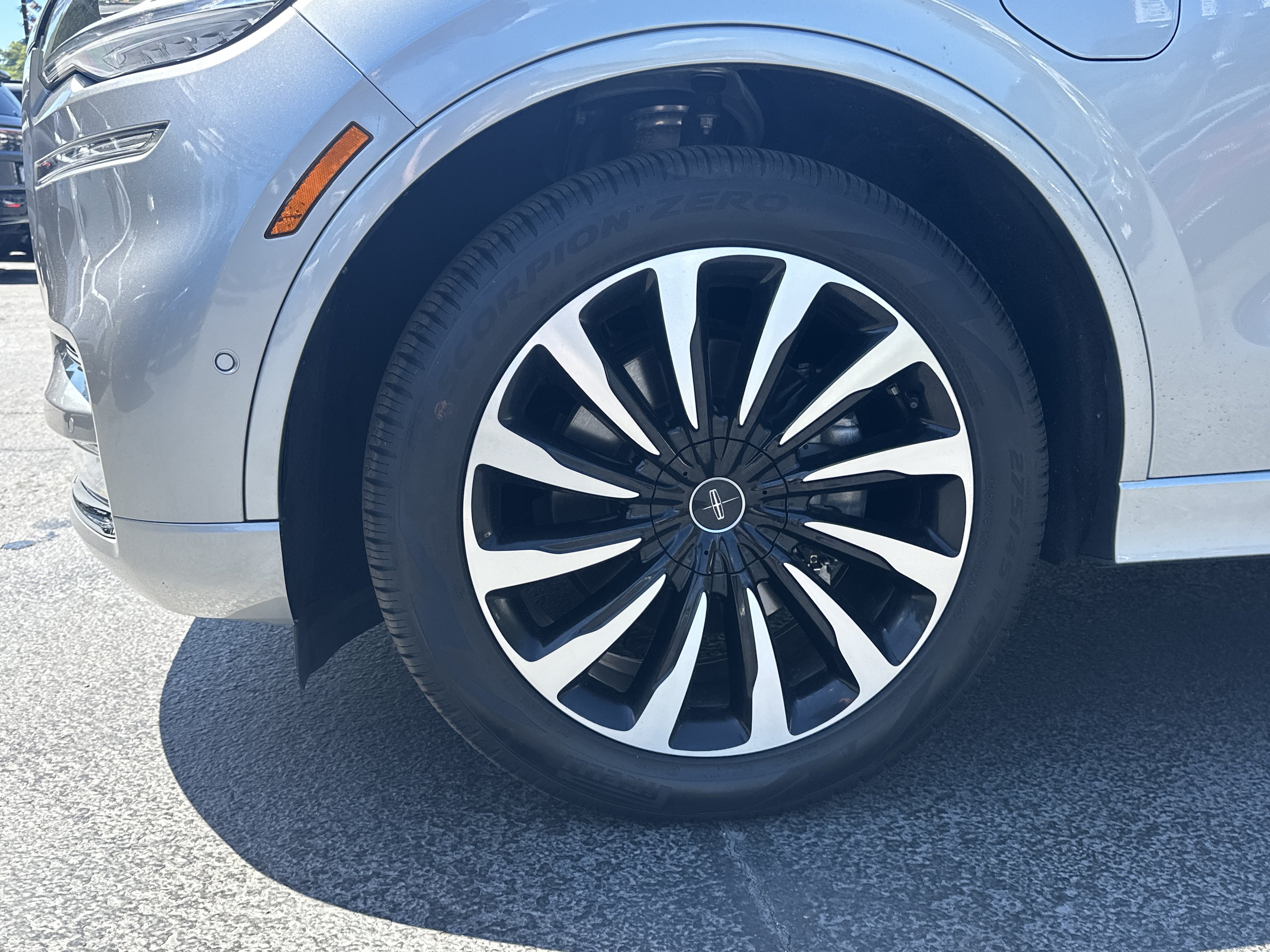 Used 2023 Lincoln Aviator Black Label Grand Touring AWD/4WD image 32