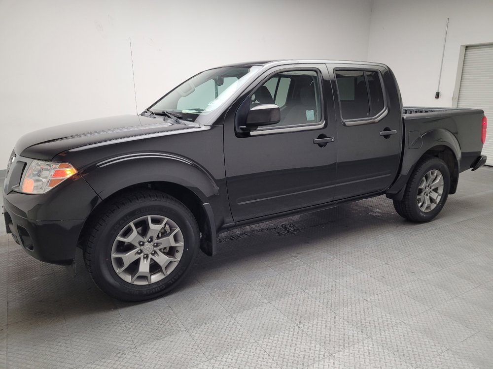 Used 2020 Nissan Frontier SV image 2