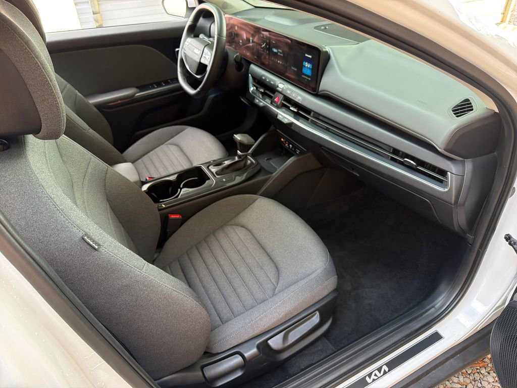 Used 2025 Kia K4 EX image 25