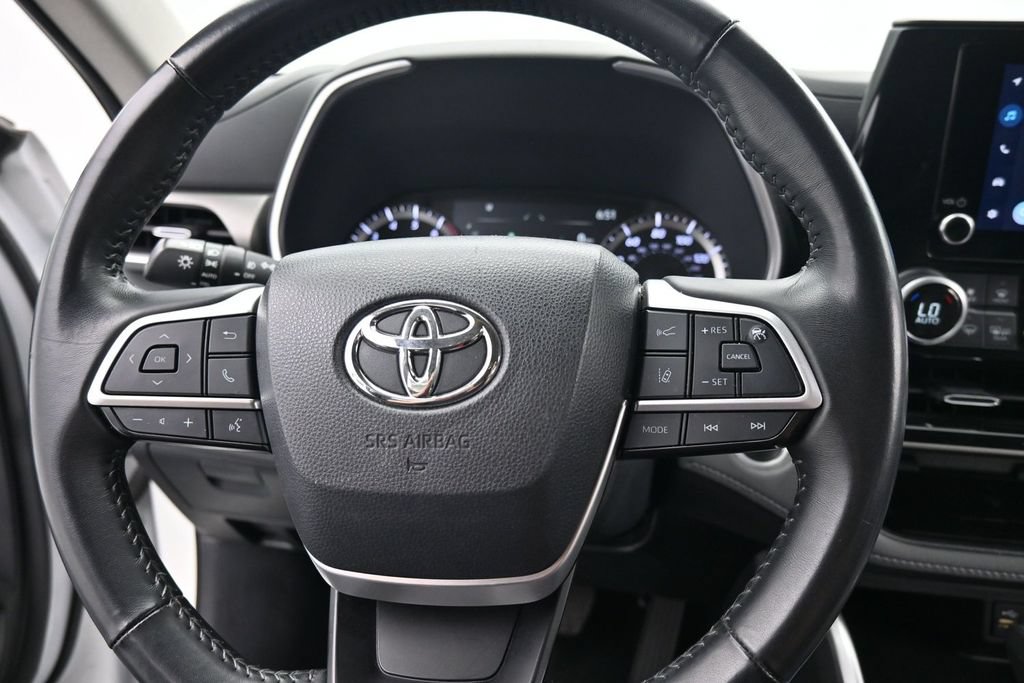 Used 2024 Toyota Highlander XLE FWD image 20