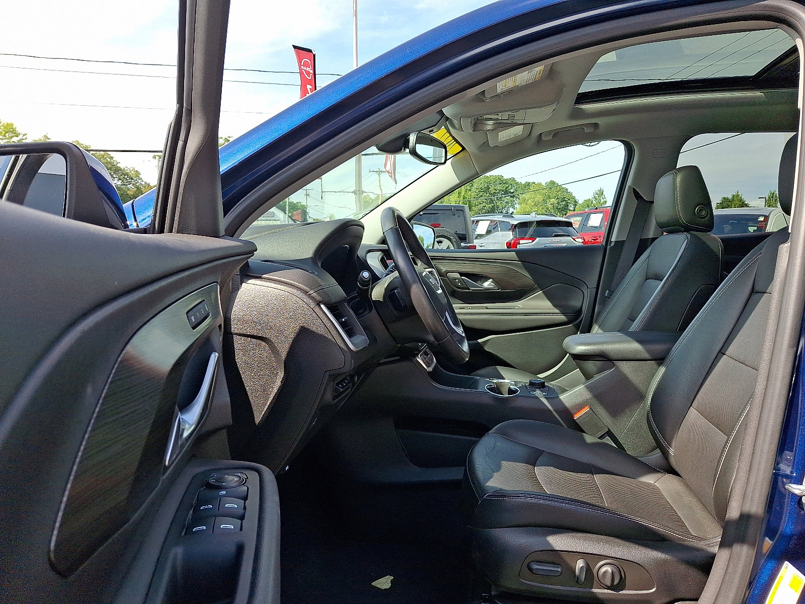 Used 2022 GMC Terrain SLT w/ Tech Package image 14
