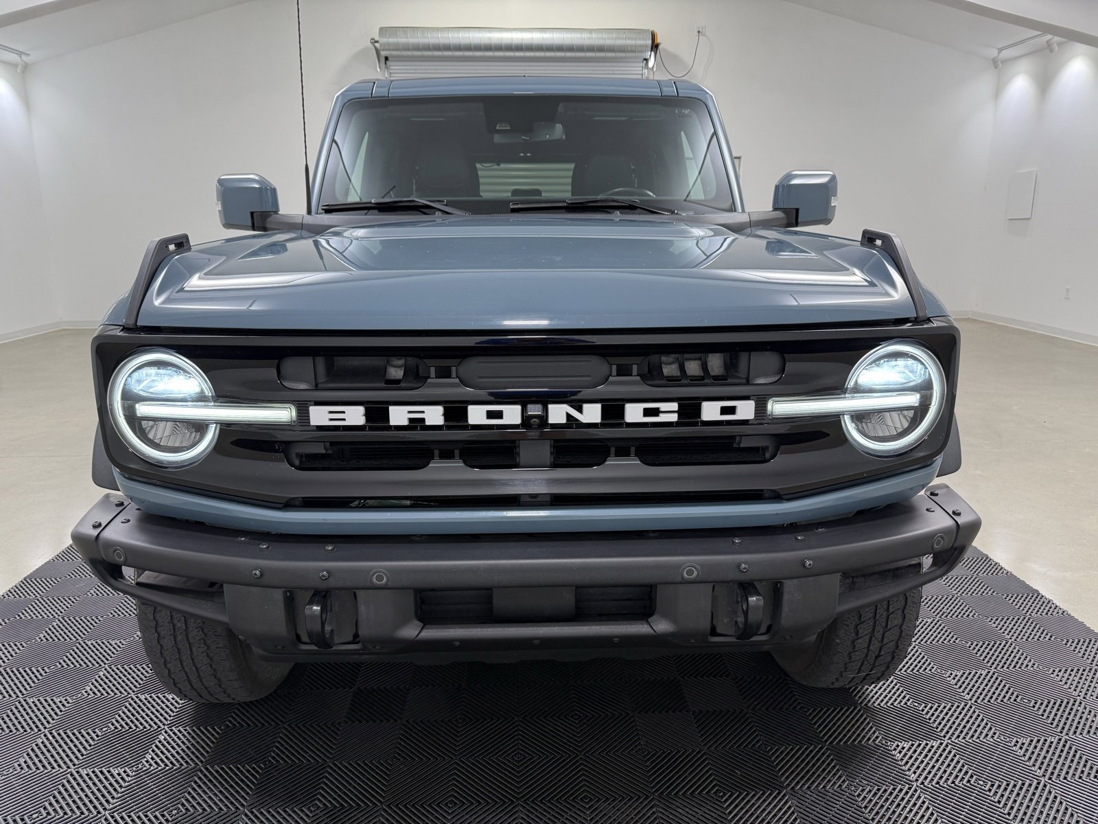 Used 2022 Ford Bronco Outer Banks image 2
