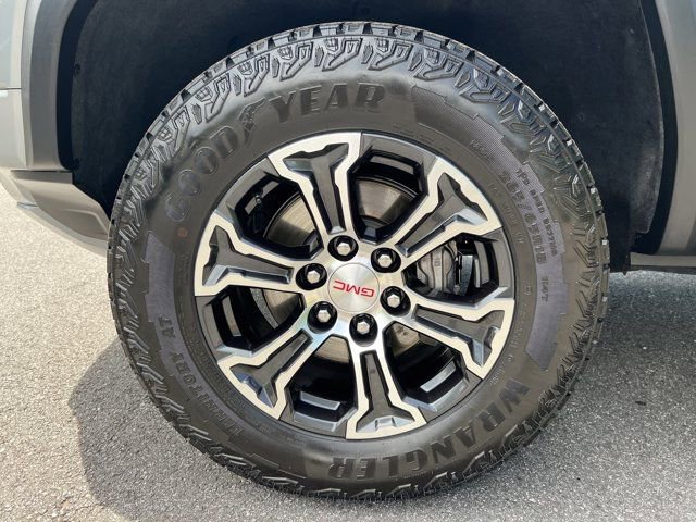 Used 2024 GMC Canyon AT4 w/ AT4 Premium Package AWD/4WD image 15