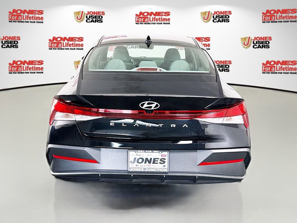 Used 2024 Hyundai Elantra SEL FWD image 14
